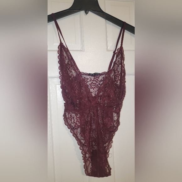 MAROON Lace bodysuit with a deep V-neck and thin straps - Picture 4 of 11